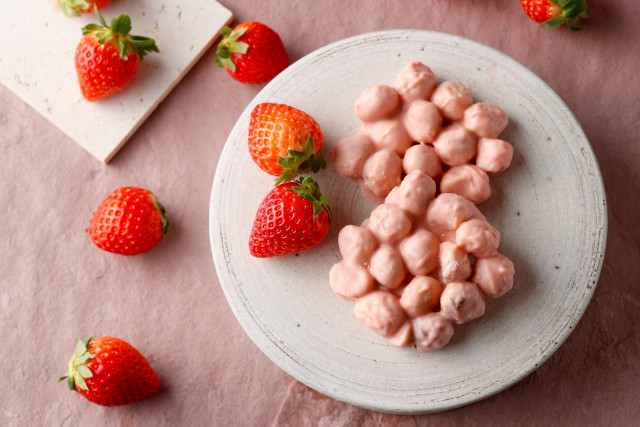 ＜マカダミアナッツチョコレート あまおう＞